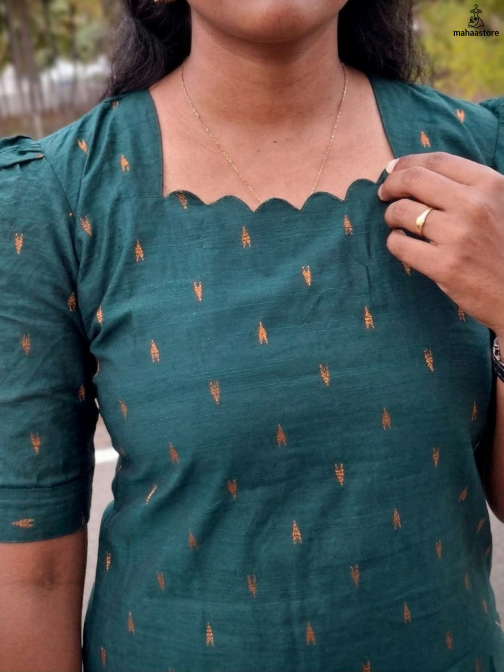 The Emerald Scallop-Neck Kurti with Gold Detailing