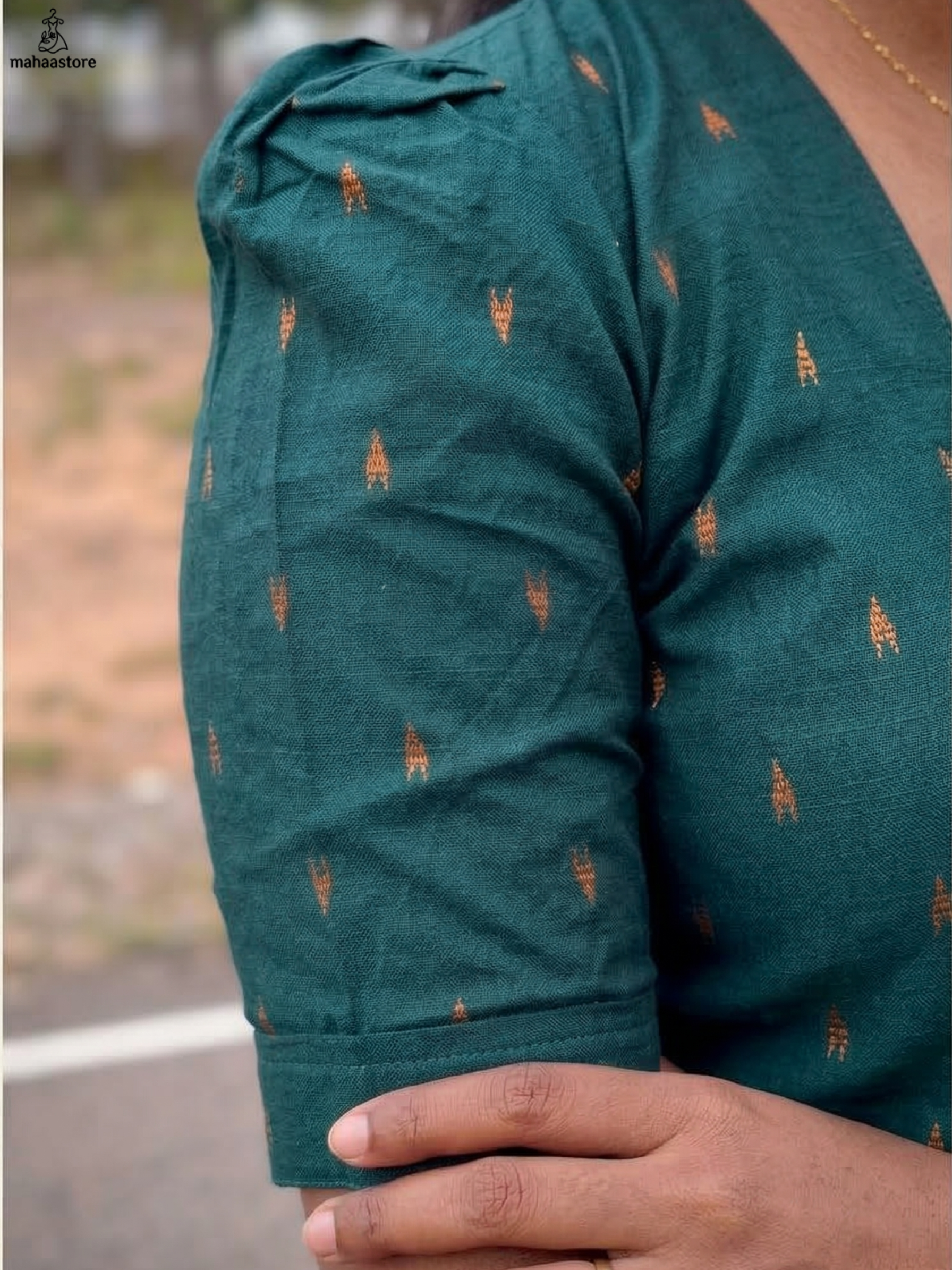 The Emerald Scallop-Neck Kurti with Gold Detailing