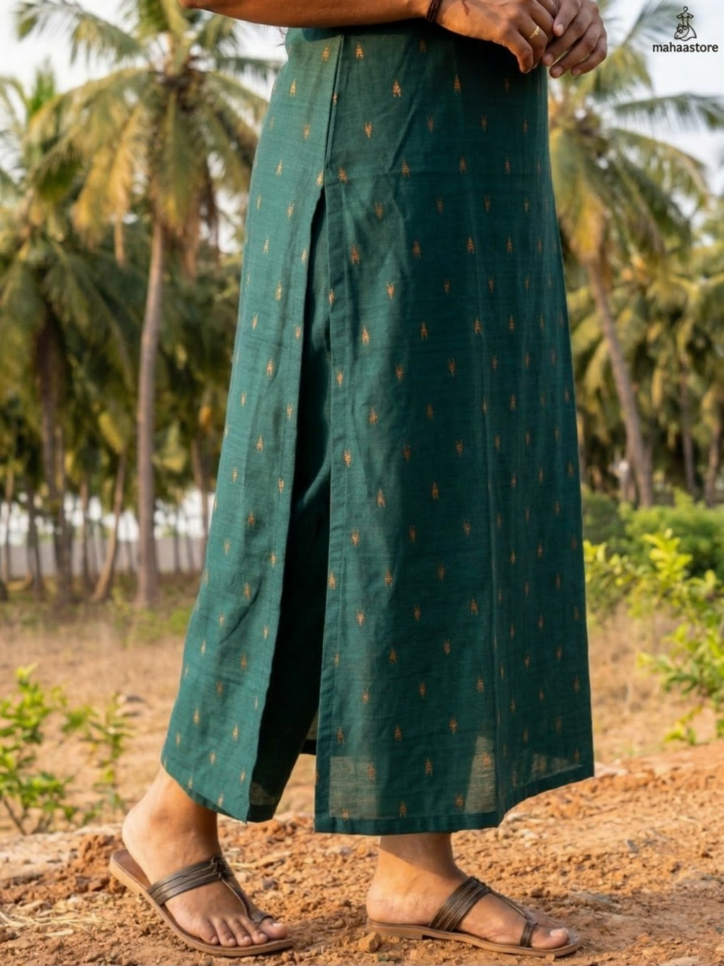 The Emerald Scallop-Neck Kurti with Gold Detailing